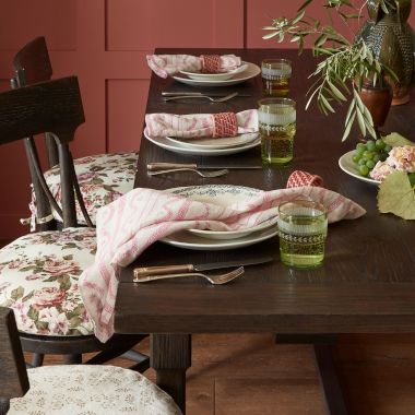 Printed Linen Pink Table