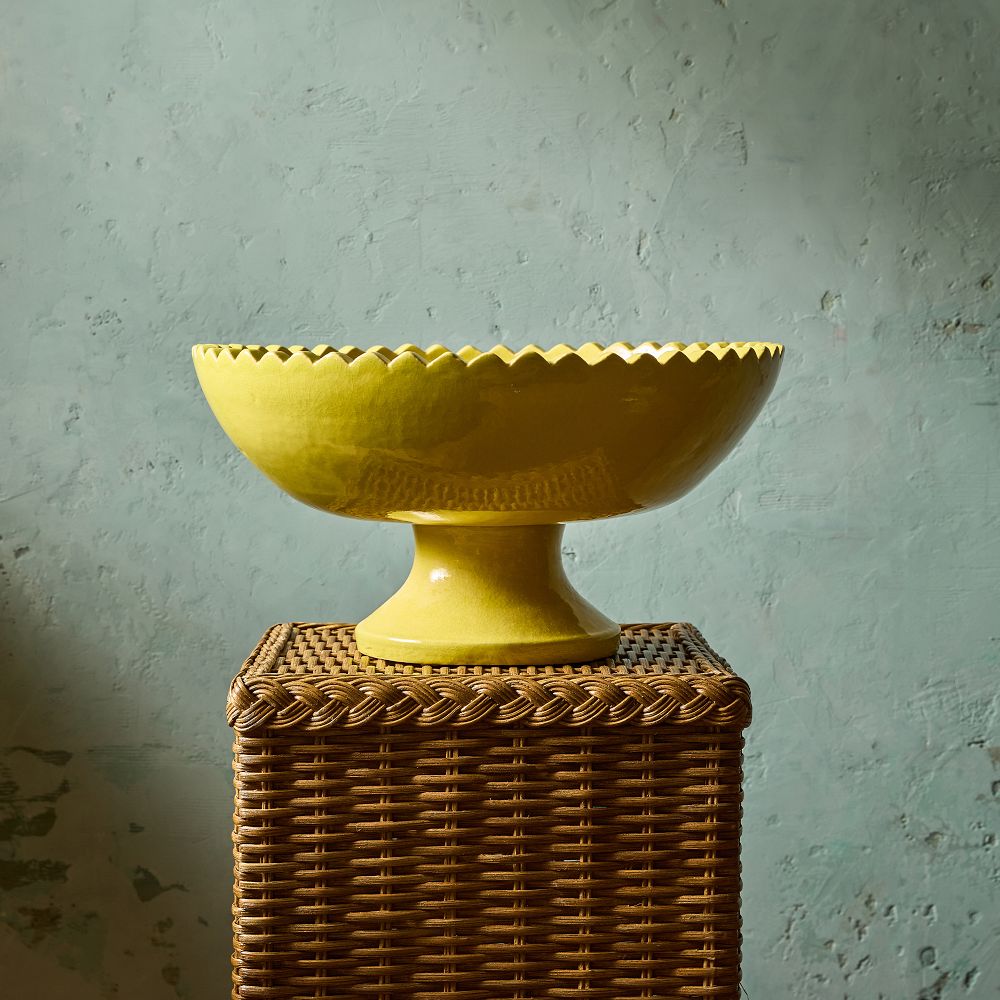 Decorative Scallop Trimmed Pedestal Bowl