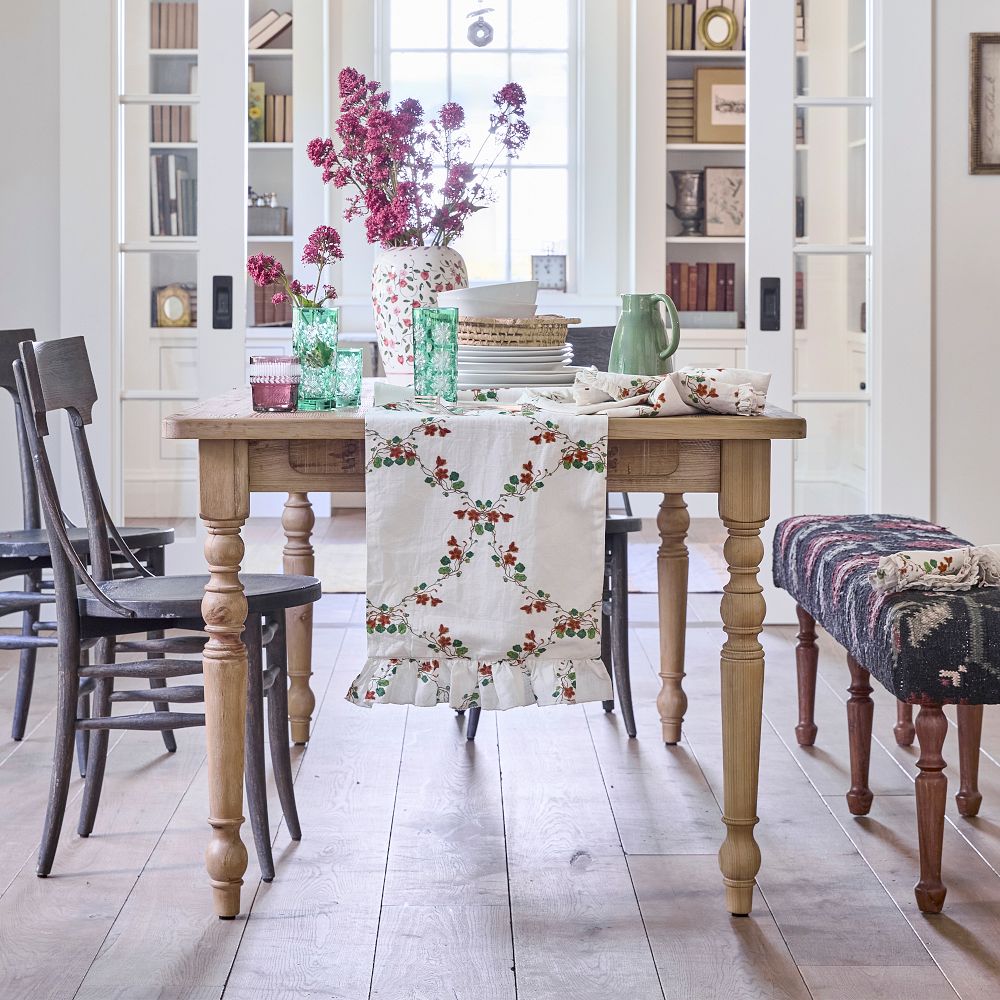 Lattice Floral Ruffle Runner