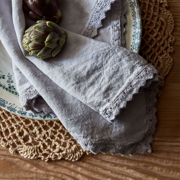 https://assets.grimgs.com/grimgs/rk/images/dp/wcm/202319/0001/linen-crochet-napkins-4-o.jpg