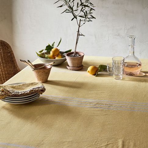 https://assets.grimgs.com/grimgs/rk/images/dp/wcm/202319/0001/yellow-ruffle-tablecloth-1-b.jpg