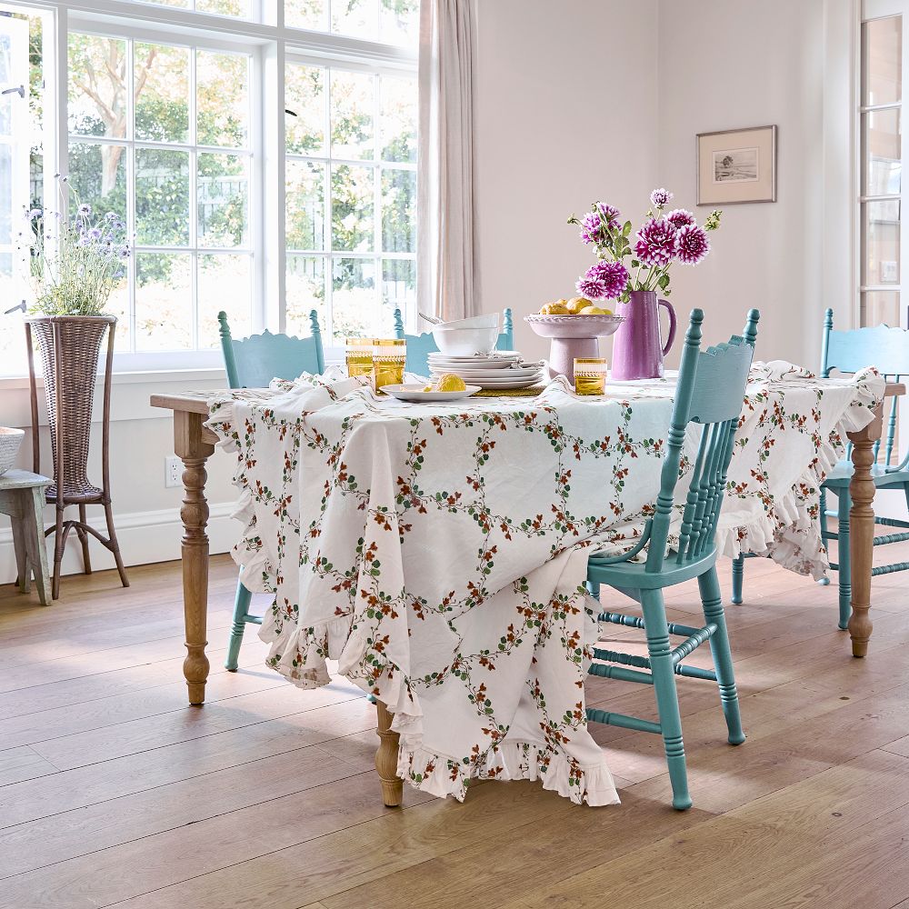 Lattice Floral Ruffle Tablecloth
