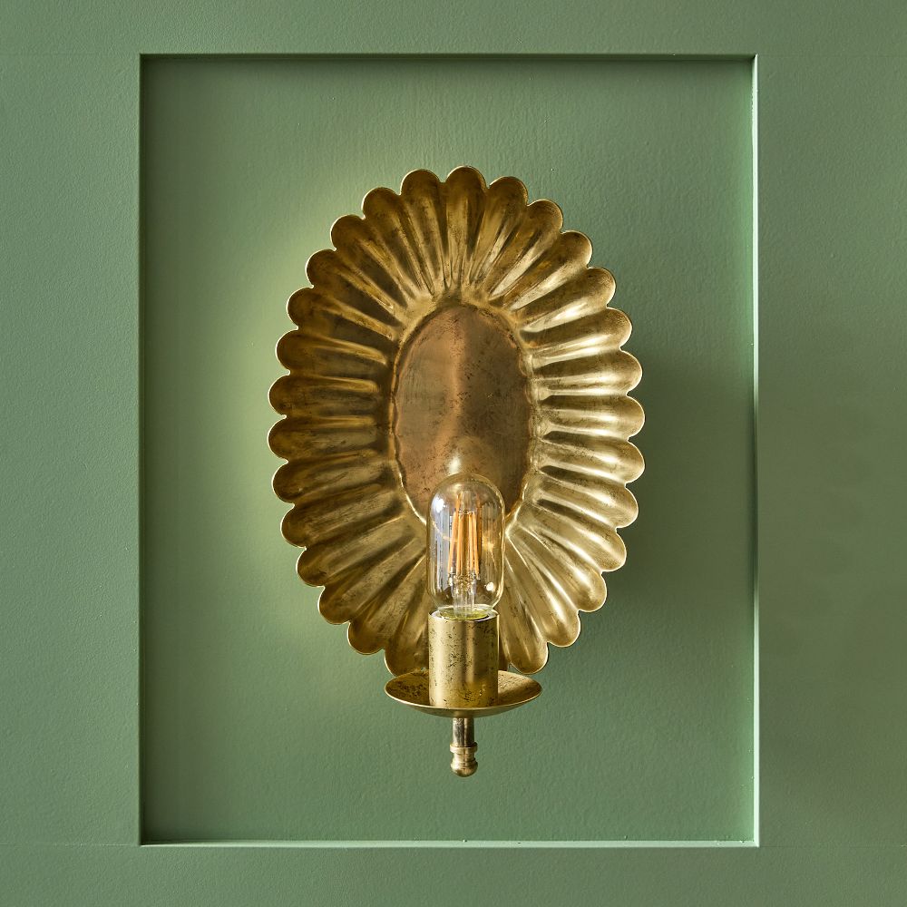 Emily Scalloped Sconce