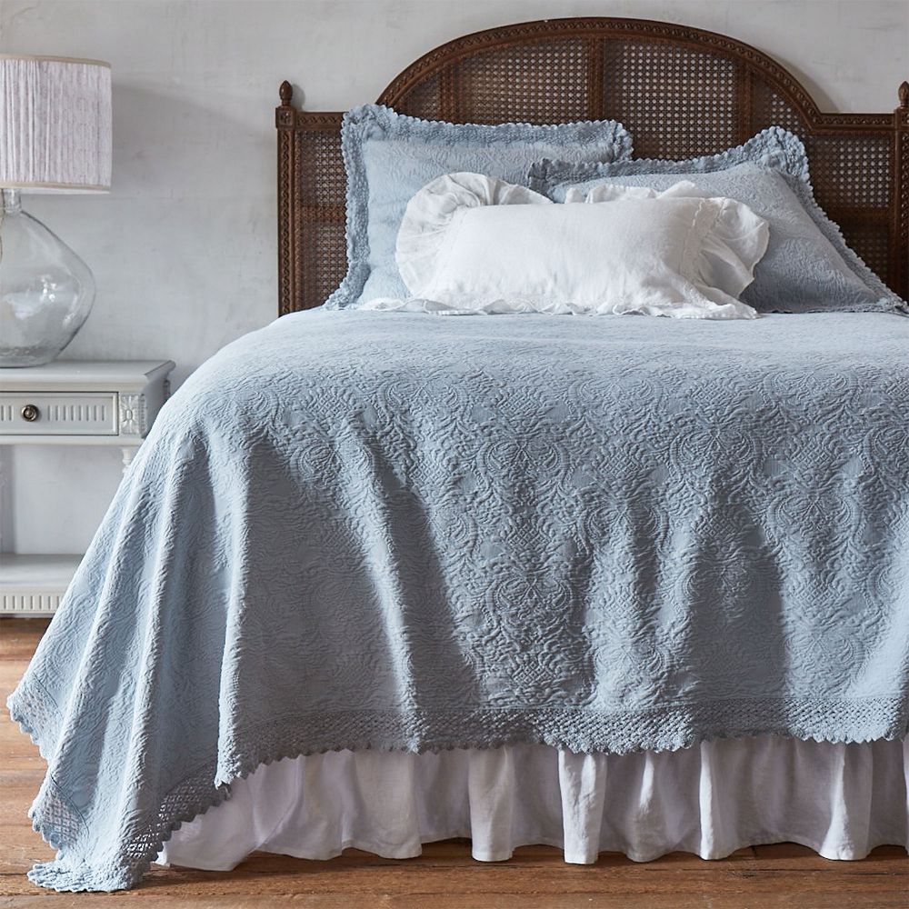 Matelasse Crochet Trim Coverlet