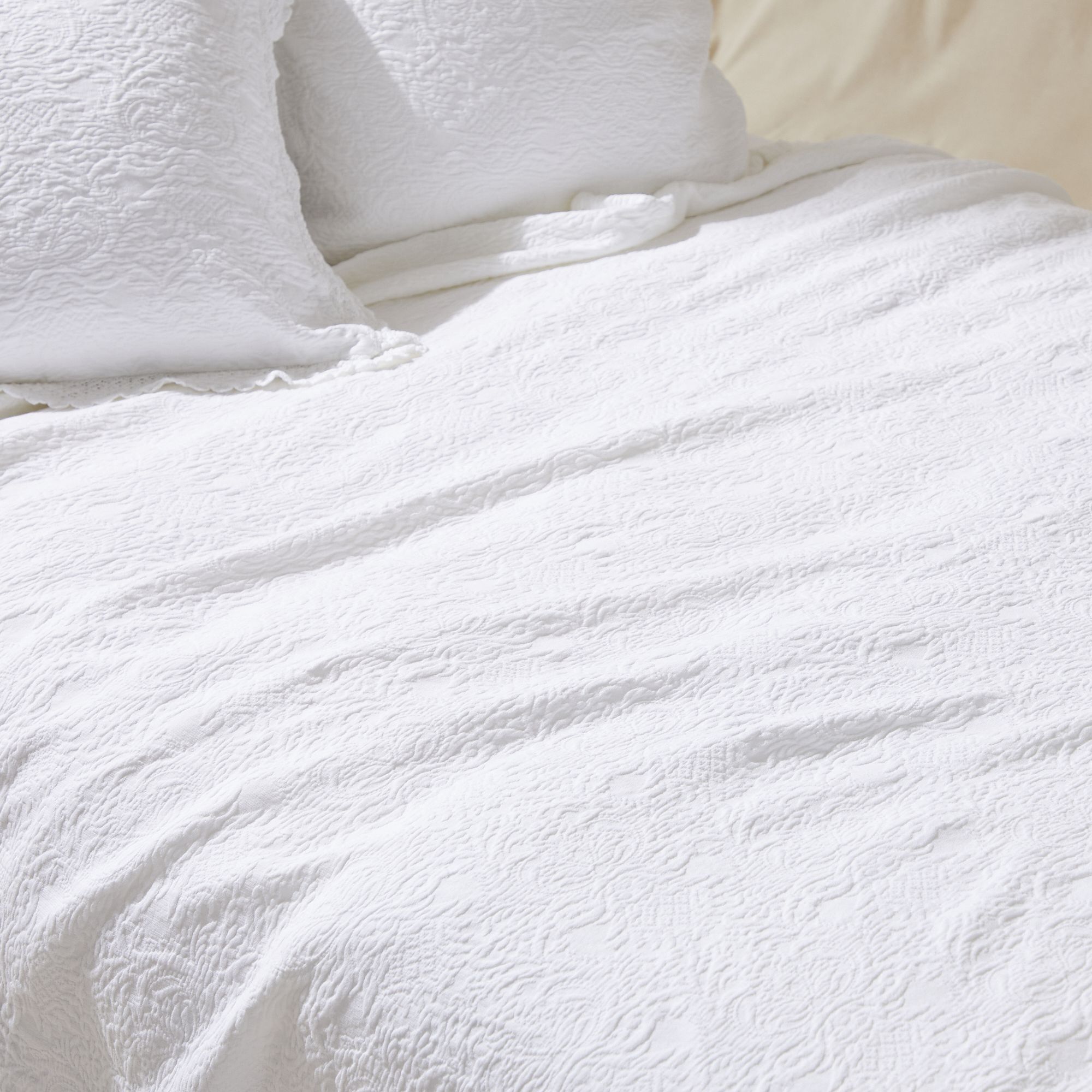Matelasse Crochet Trim Coverlet King