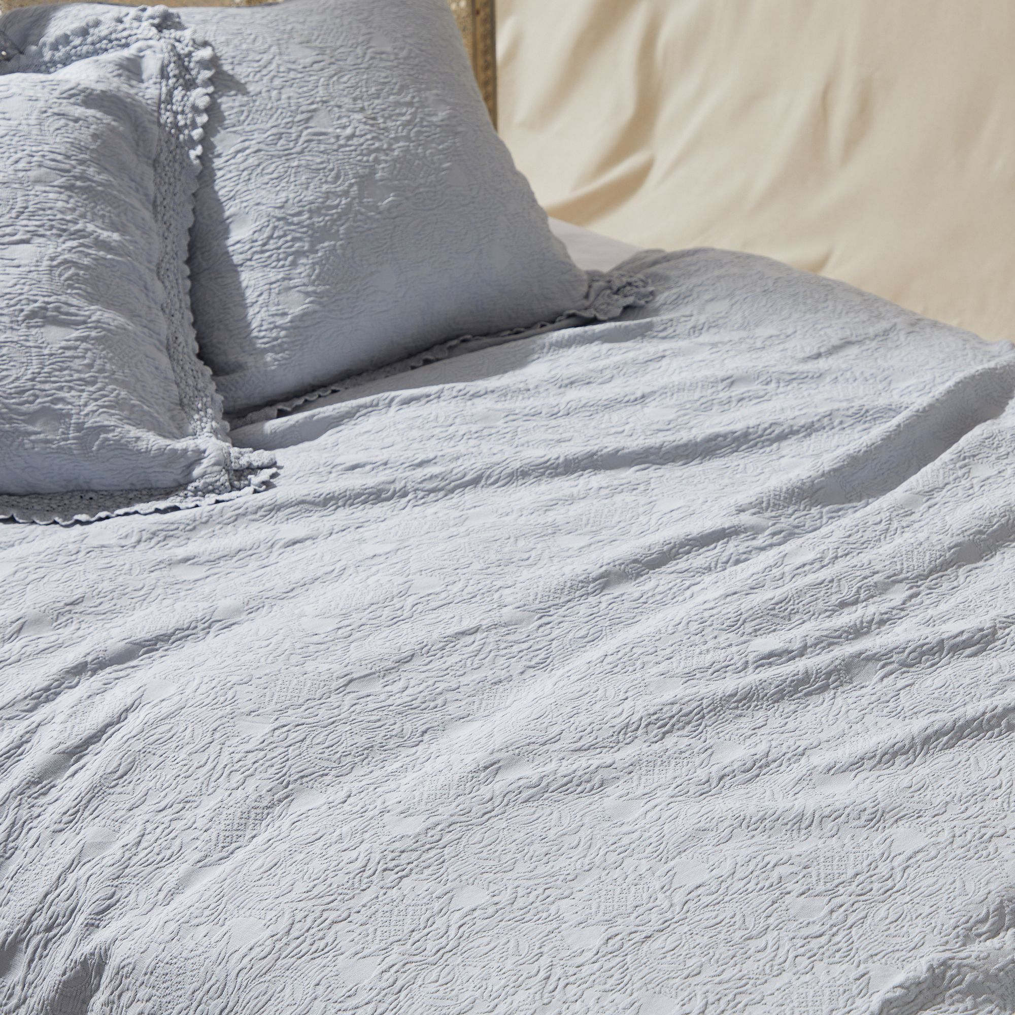 Matelasse Crochet Trim Coverlet Pearl Blue Full/Queen